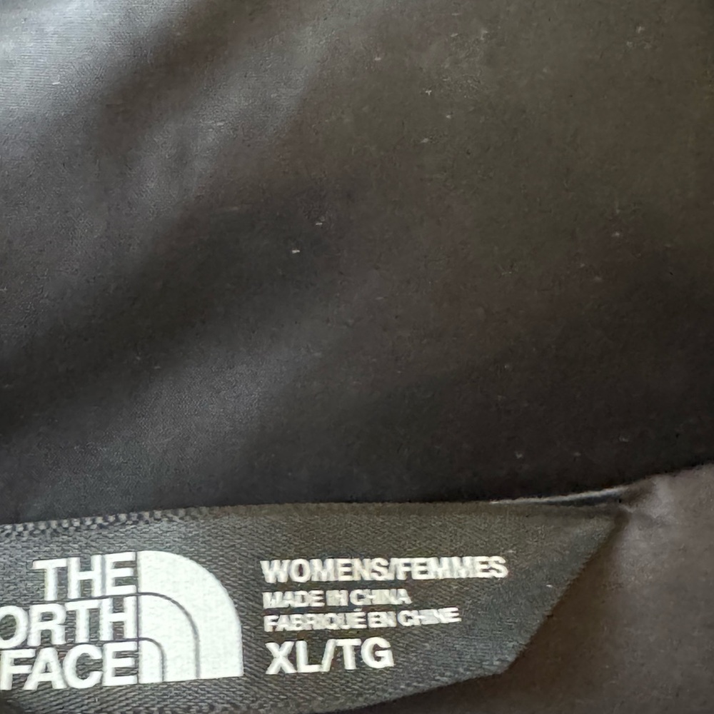 The North Face Women's Charcoal Puffer Vest - Picture 7 of 9